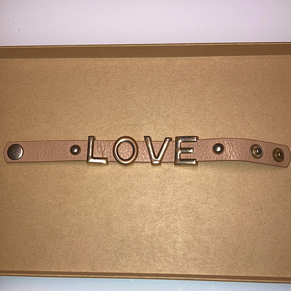 button bracelet